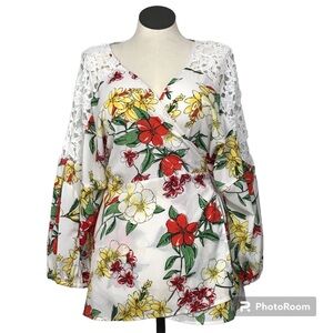 Suzanne Betro Wrap Shirt Women’s Size 4X Color White floral Puffed Short Sleeves